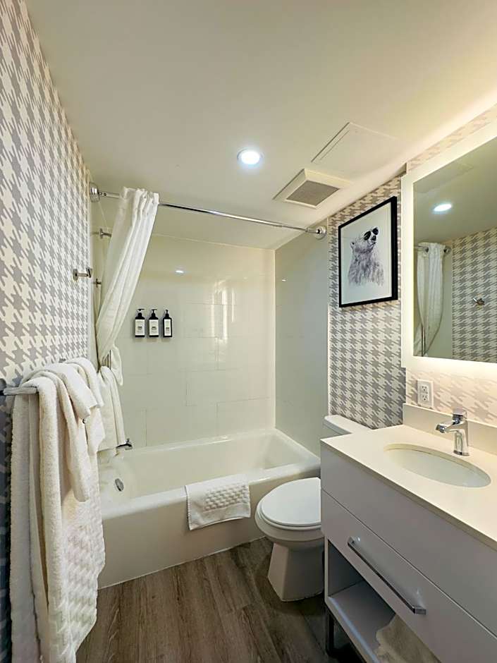 Quality Inn & Suites Thunder Bay Downtown