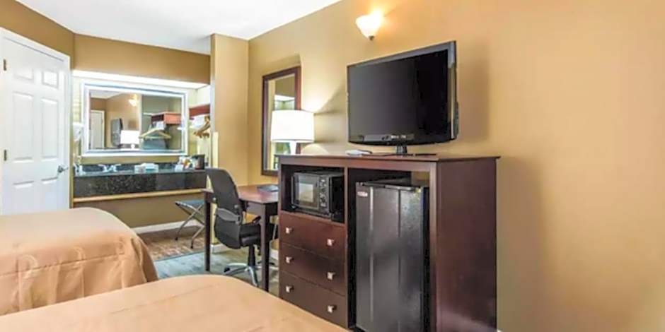 Quality Inn Bessemer I-20 exit 108