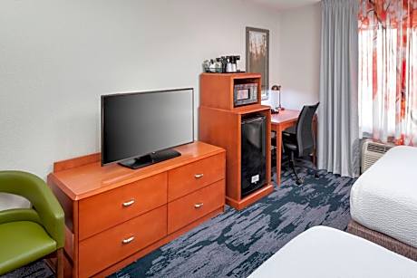 Double Room with Two Double Beds and Adapted Tub - Mobility and Hearing Accessible