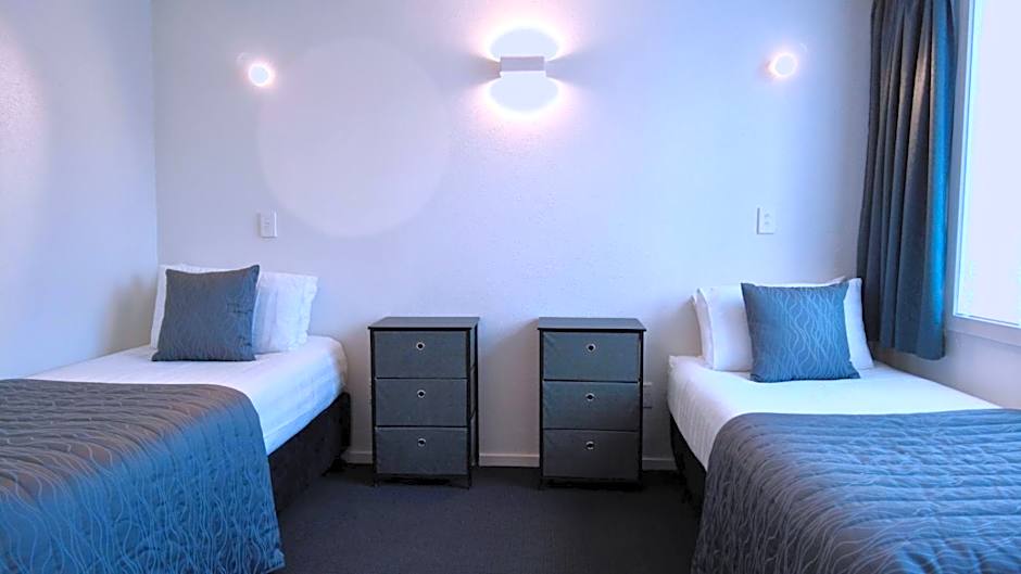 554 Moana Court Motel