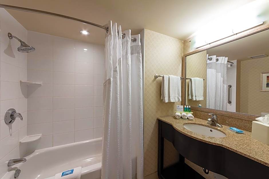 Holiday Inn Express & Suites Riverport Richmond By IHG