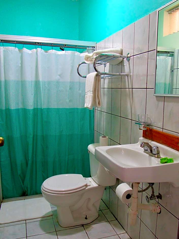 Hotel La Guaria Inn & Suites