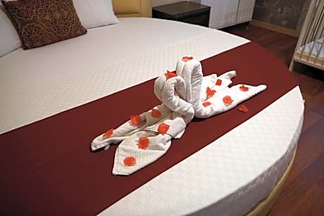Deluxe King Suite
