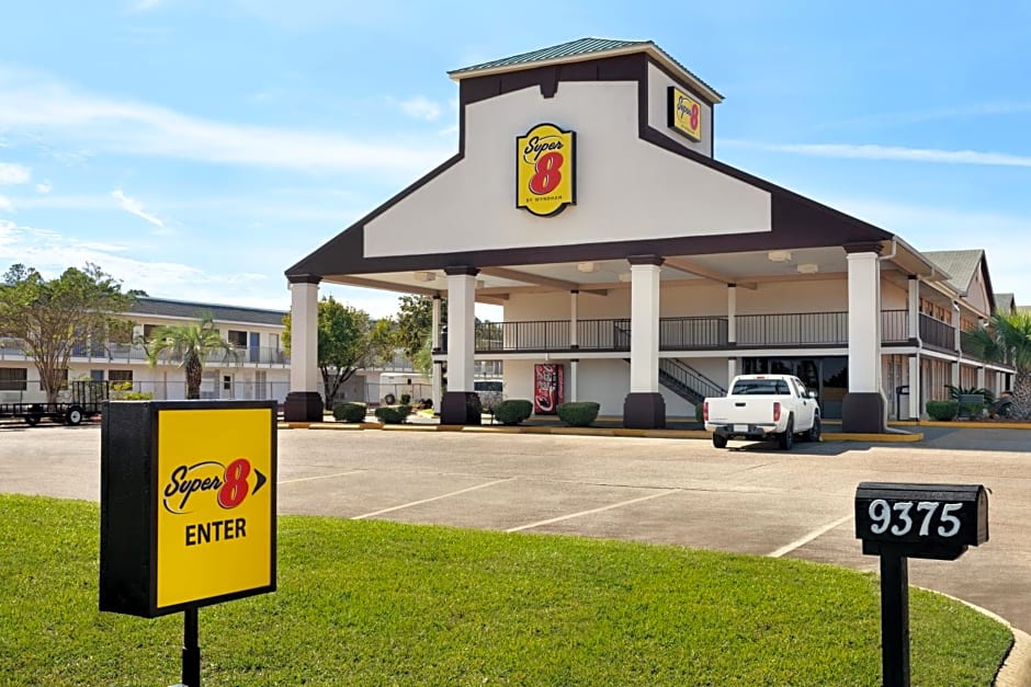 Super 8 by Wyndham Gulfport Near Biloxi