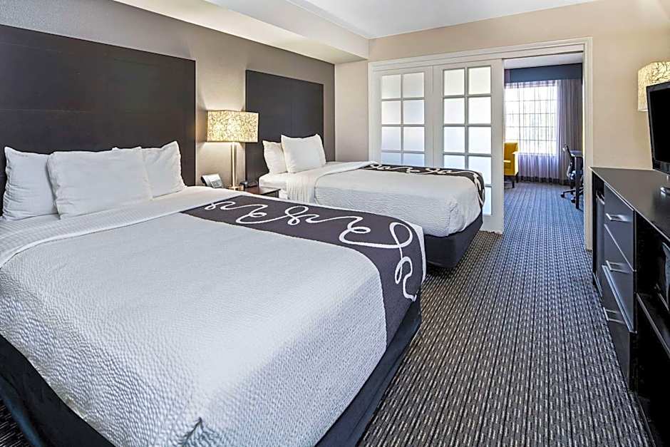 La Quinta Inn & Suites by Wyndham Anaheim Disneyland