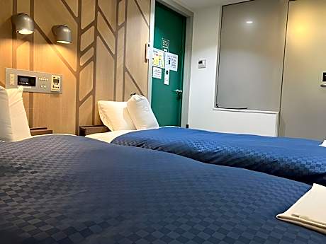 Twin Smoking With Shower No Bathtub