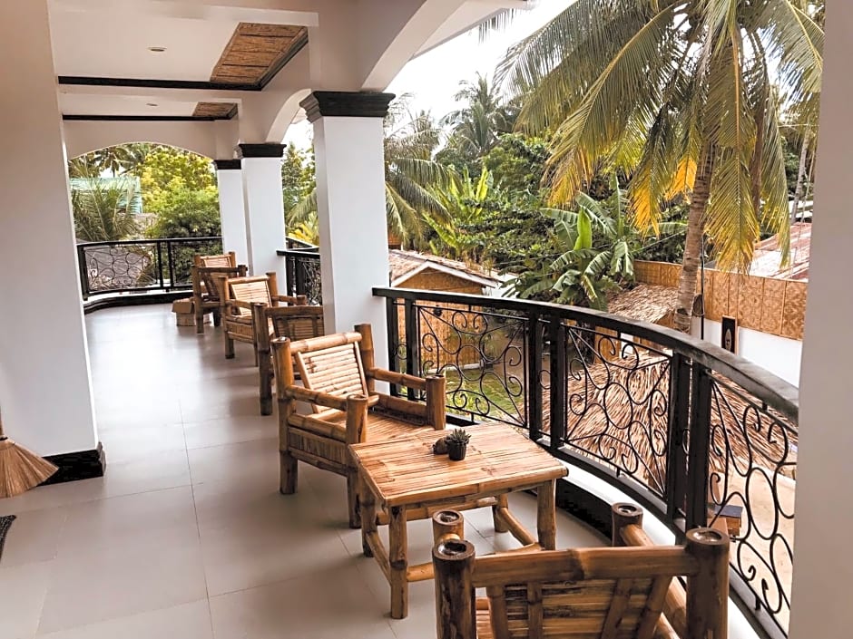 Everyday Sunday Hotel & Cafe