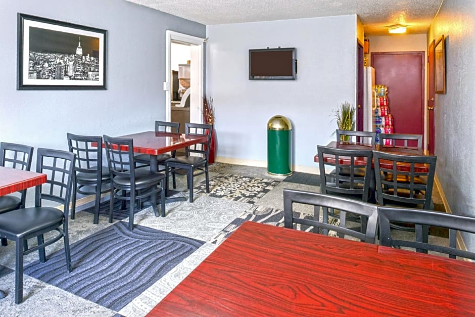 Country Garden & Suites-Benton