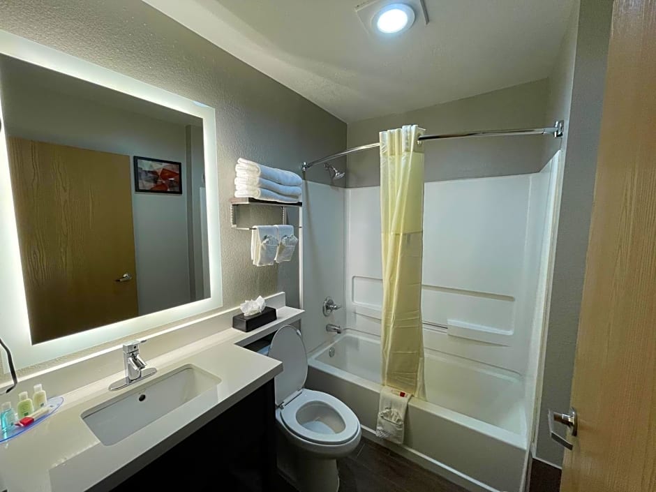 Quality Inn & Suites North Mesquite I-30