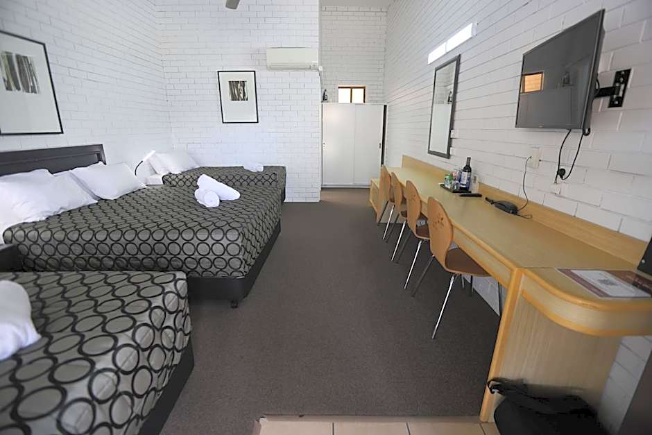 The Town House Motor Inn