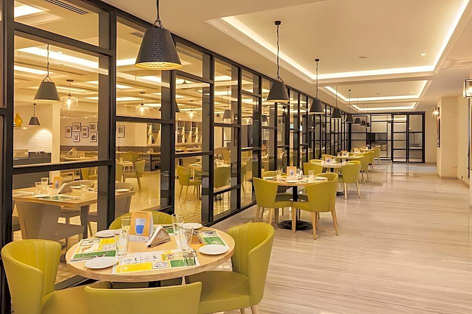 Lemon Tree Premier City Center Pune