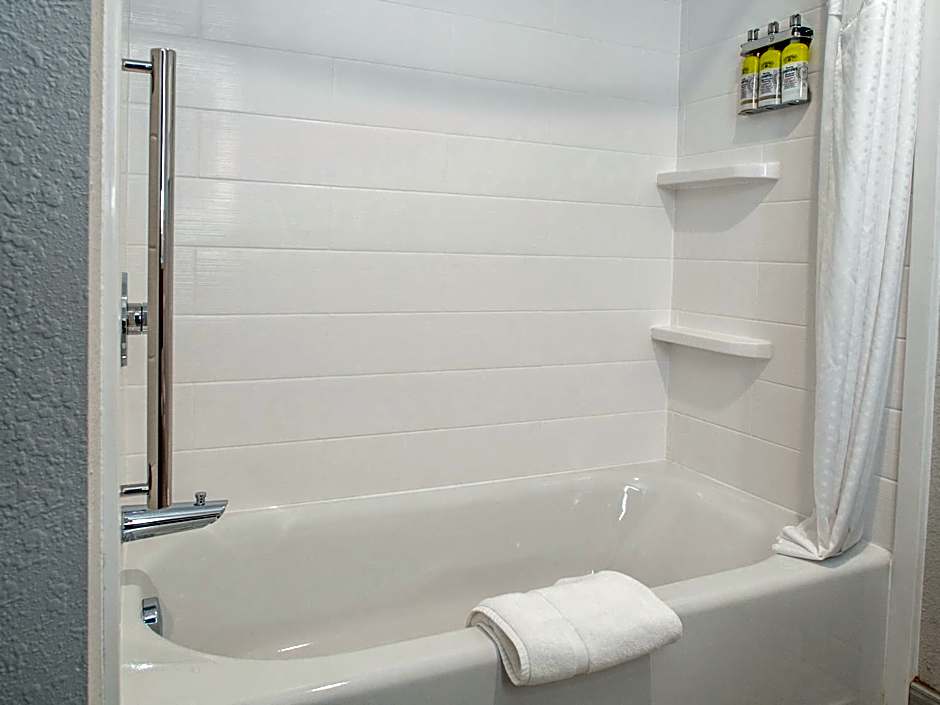 Holiday Inn Express & Suites Oklahoma City Airport By IHG