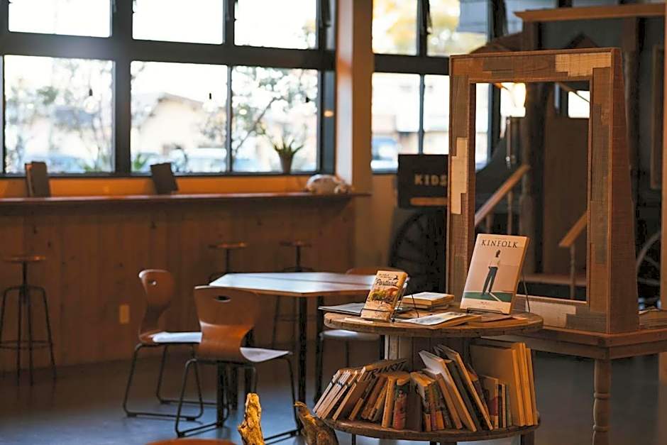 FOLK FOLK Hostel, Cafe & Bar