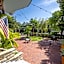 Classic King- Curry Mansion with Heated Pool!