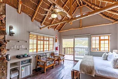 Premier Luxury Cottage (2 Adults) with 2 Game Drives