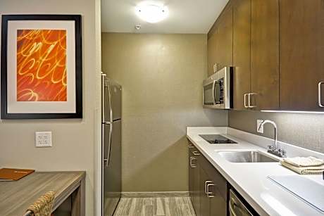 King Studio Suite - Hearing Access/Non-Smoking