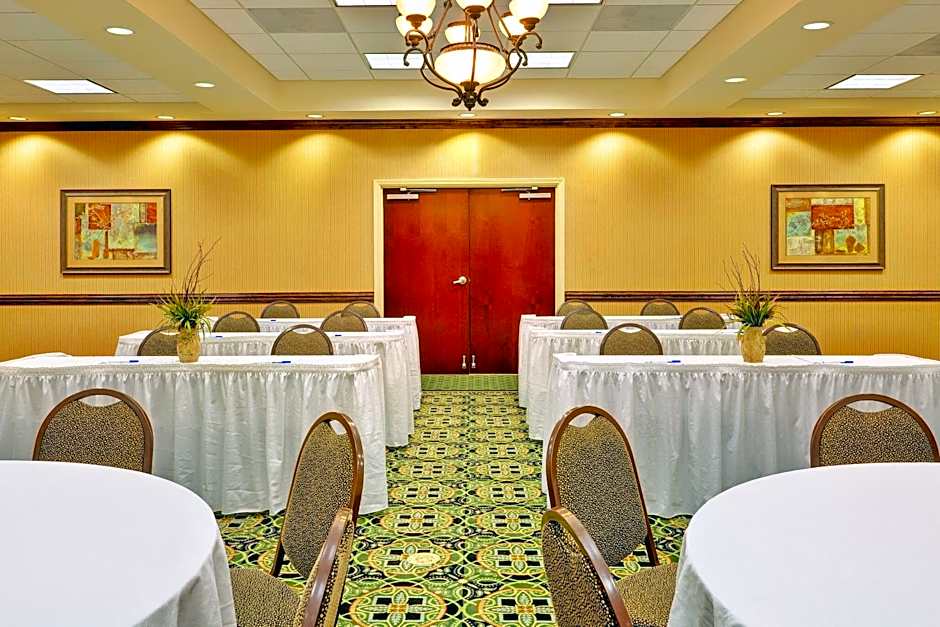 Holiday Inn Express Hotel & Suites Millington-Memphis Area By IHG