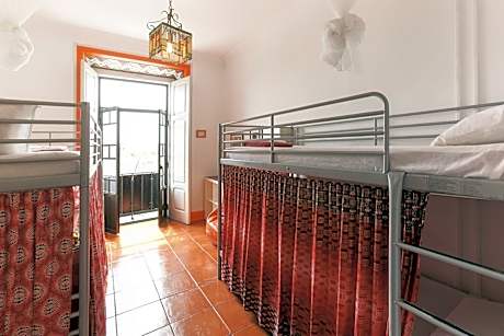 Bed in 4-Bed Mixed Dormitory Room