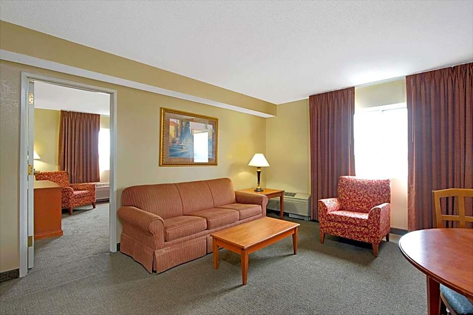Days Inn by Wyndham St. Louis/Westport MO