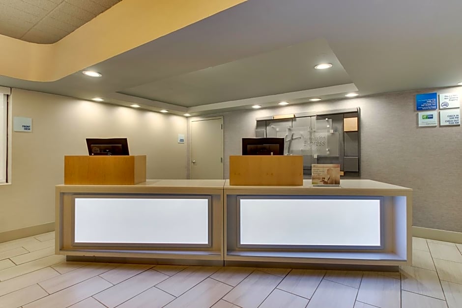 Holiday Inn Express Pittston - Scranton Airport