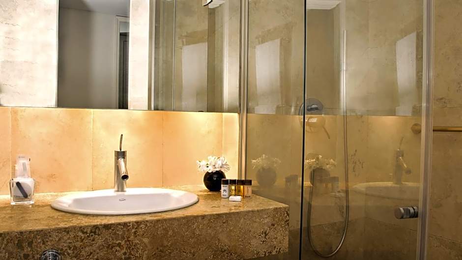 725 Continental Hotel