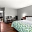 HomeTowne Studios by Red Roof Richmond - Airport Sandston