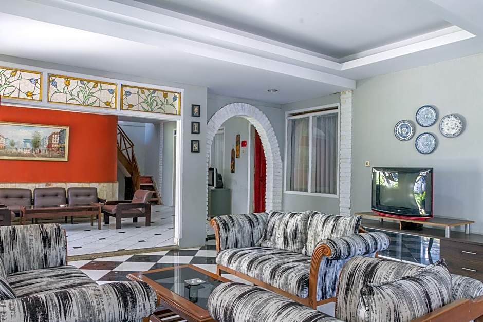 RedDoorz Plus @ Otista Garut