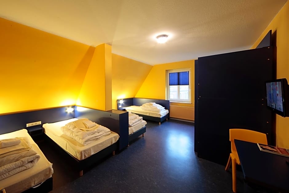 Bed’nBudget Expo-Hostel Dorms