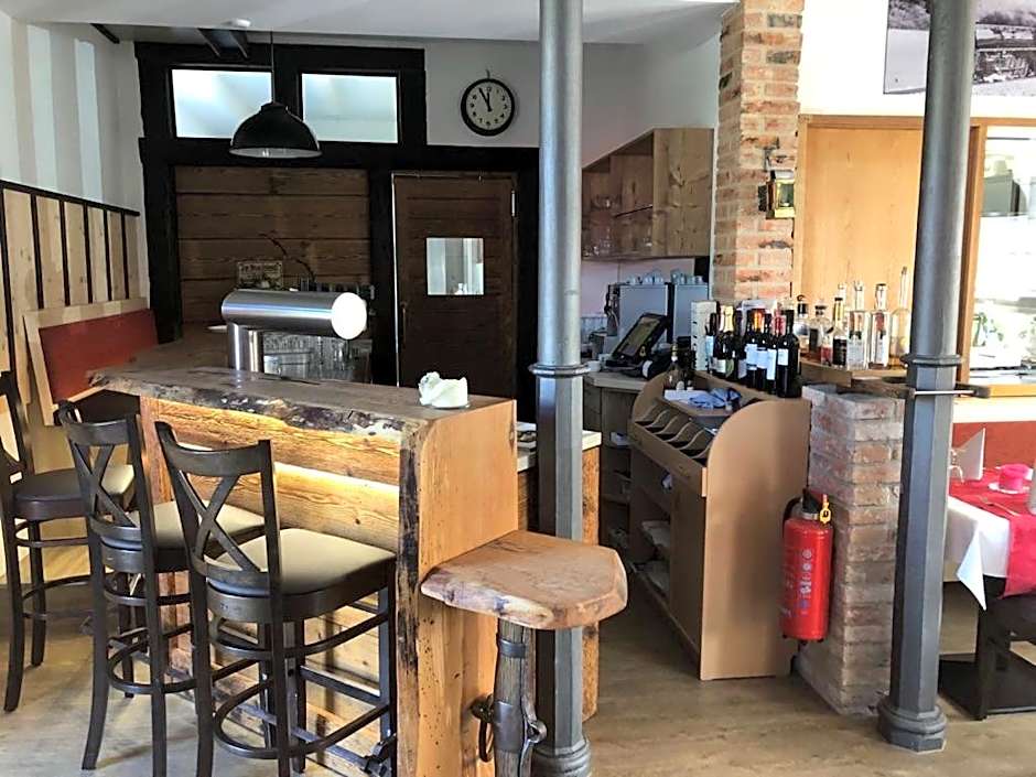 ZUM BAHNHÖFLE Restaurant & Hotel - Albbruck Am Rhein