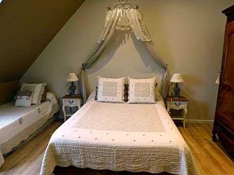 Double room (2 adults + 2 people maximum)