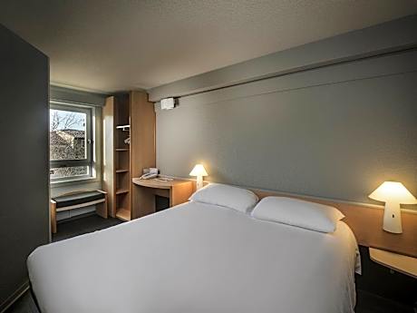 Standard Room with 1 double bed