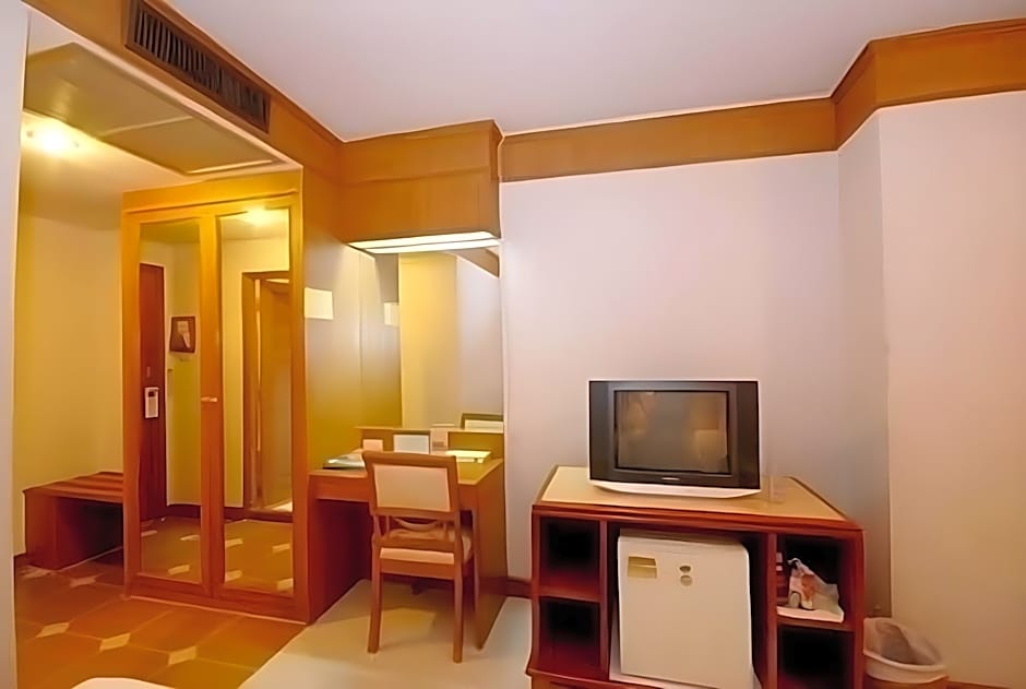 Silom Avenue Inn Hotel