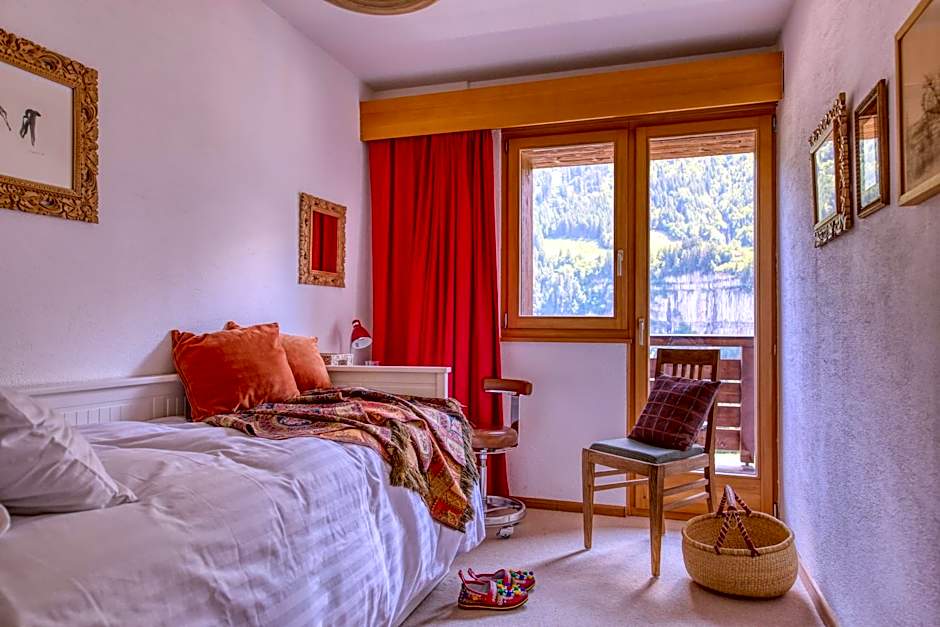 Ravines 50, Soulful Escape With Mountain Views