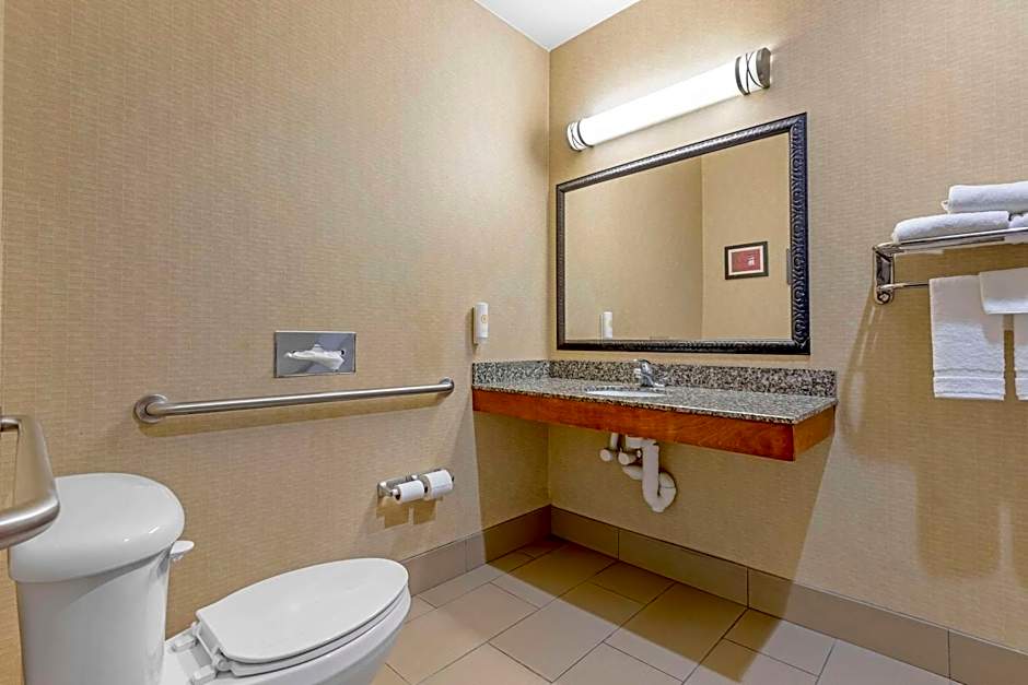 Comfort Inn & Suites Grinnell near I-80