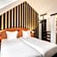 Aris Grand Place Hotel