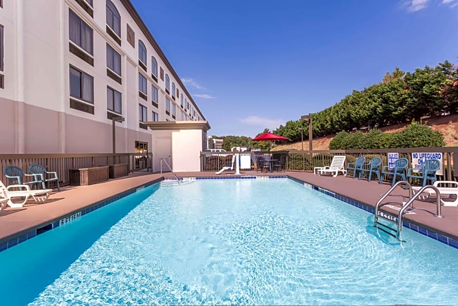 Wingate by Wyndham Greenville Airport
