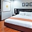 RedDoorz Plus @ Hotel Esse