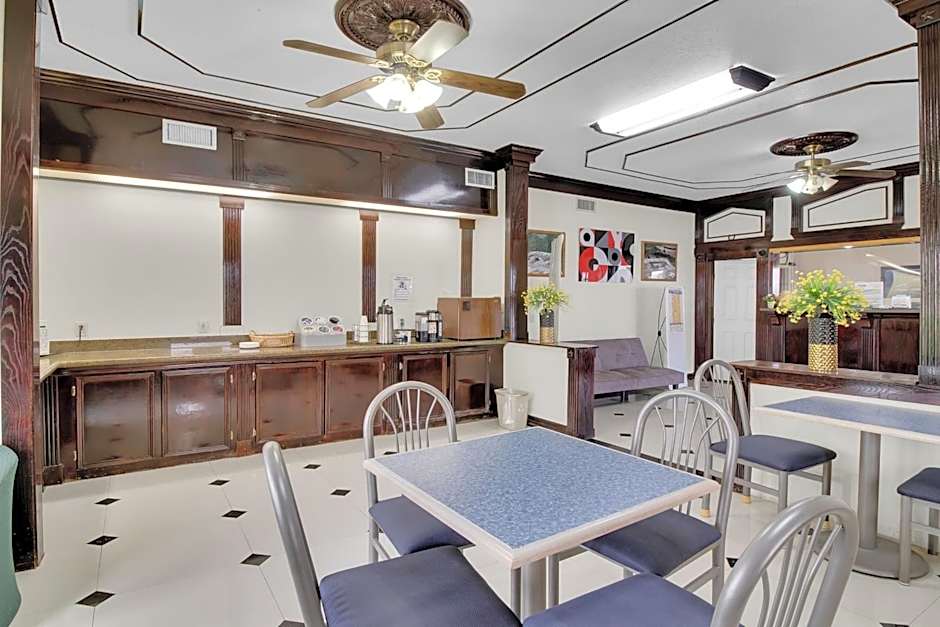 Three Rivers Executive Inn & Suites By OYO