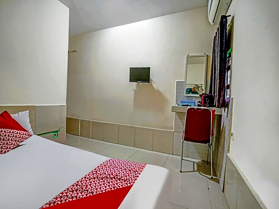 OYO 90158 Hotel Lendosis Perintis Kemerdekaan