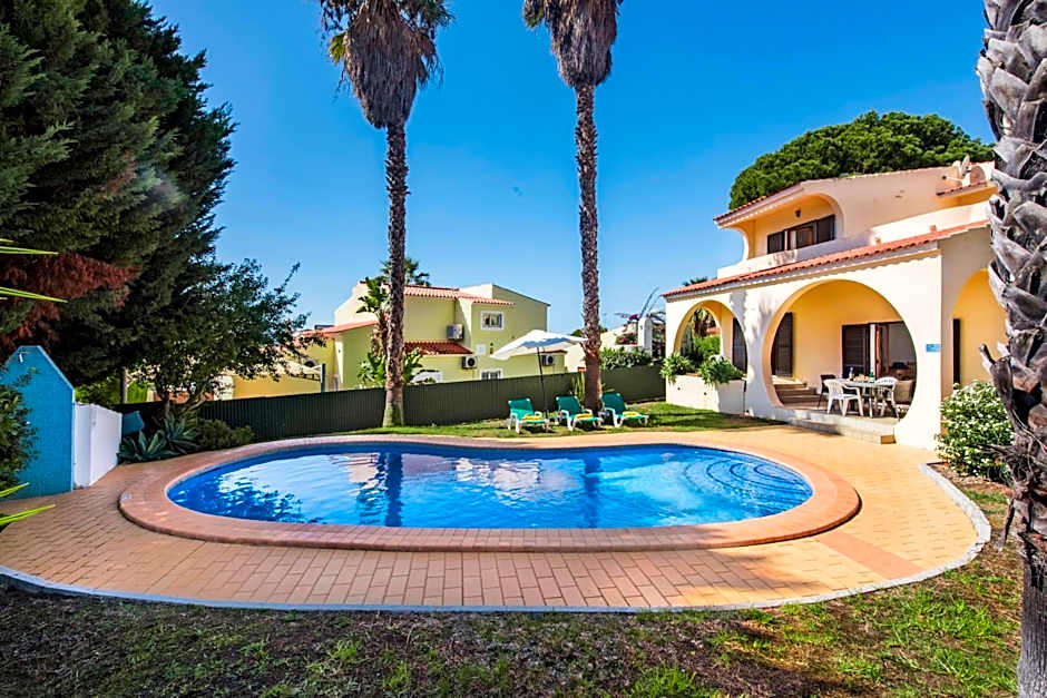Exclusive Retreat in Vilamoura, private pool, off-street parking, Free AC wifi