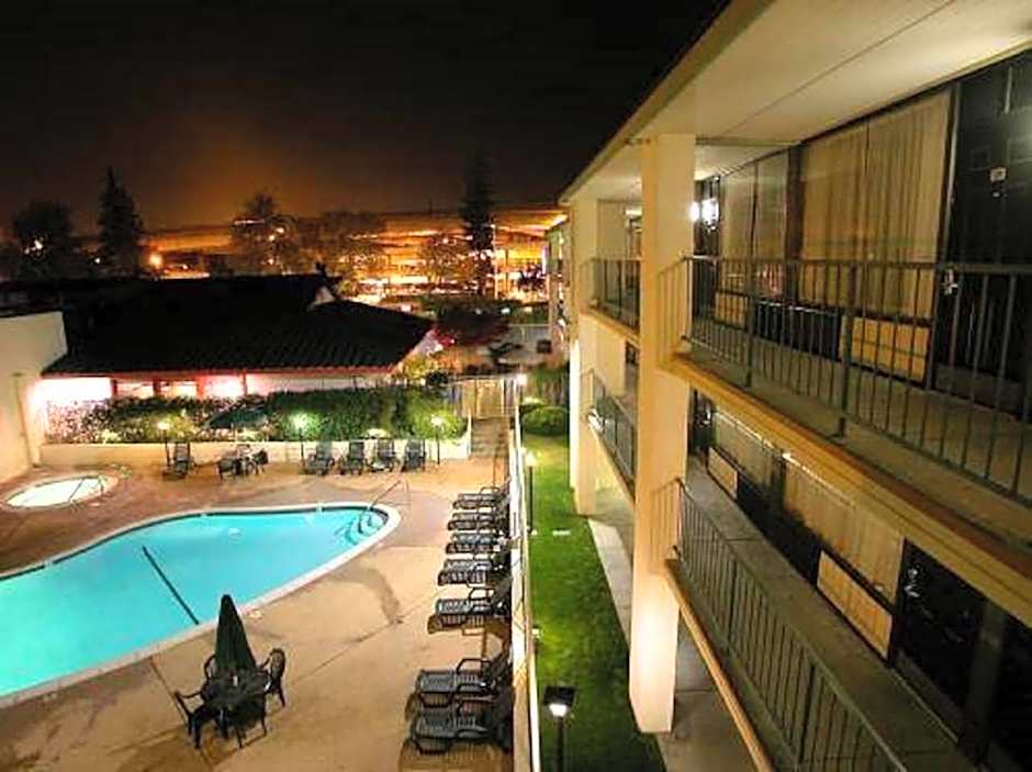 Vagabond Inn Executive Old Town