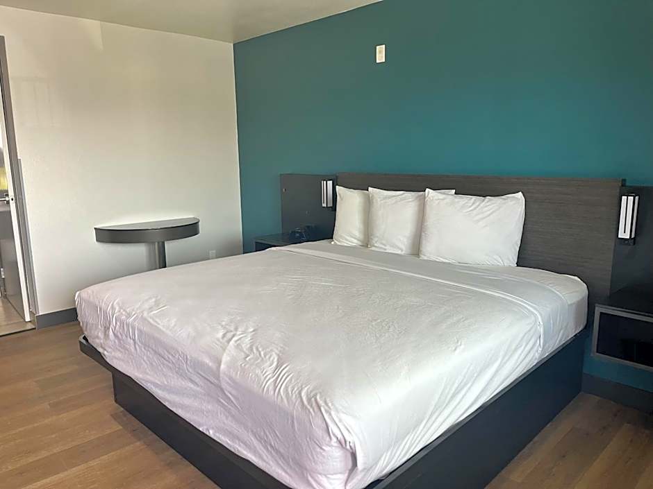 Studio 6 Suites Escondido, CA
