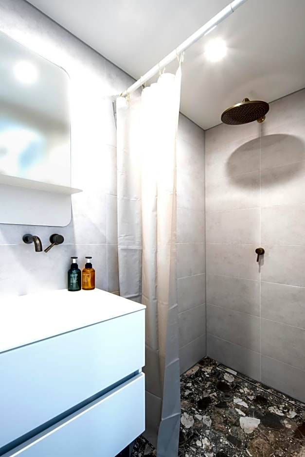 Family penthouse 7-Minutes from Rotterdam Central Newly Build top floor terrace R5