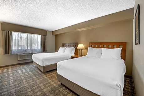 Queen Room with Two Queen Beds and Roll-In Shower - Disability Access