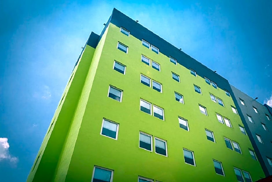 SR Hotel
