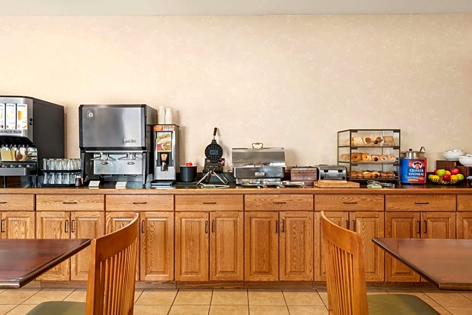 Country Inn & Suites by Radisson, Peoria North, IL