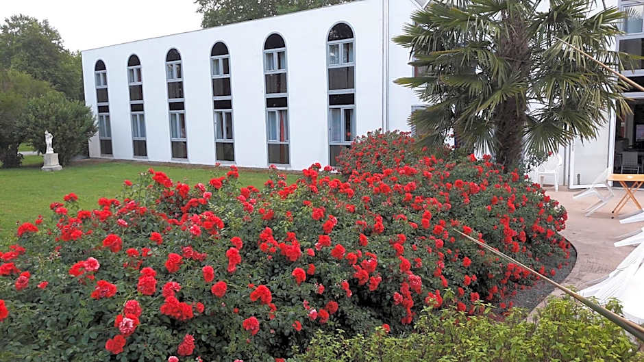 Agape Hotel Niort- Bessines