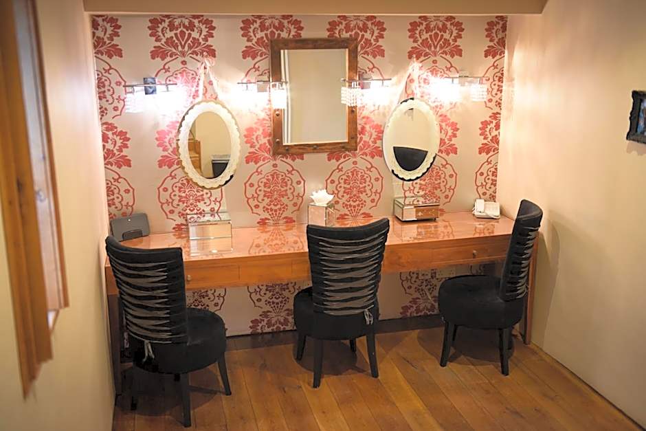 Glenskirlie Castle Hotel