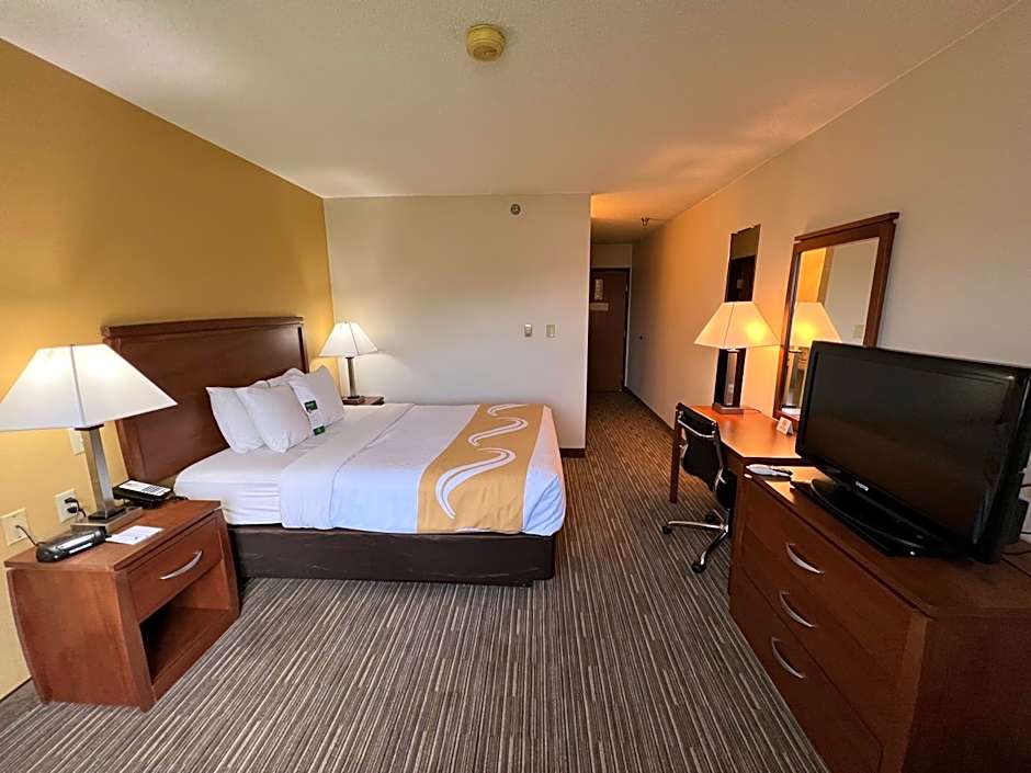 Photo 1 of 4 of 1 Queen Bed, Accessible