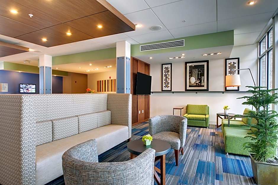 Holiday Inn Express & Suites Galesburg By IHG